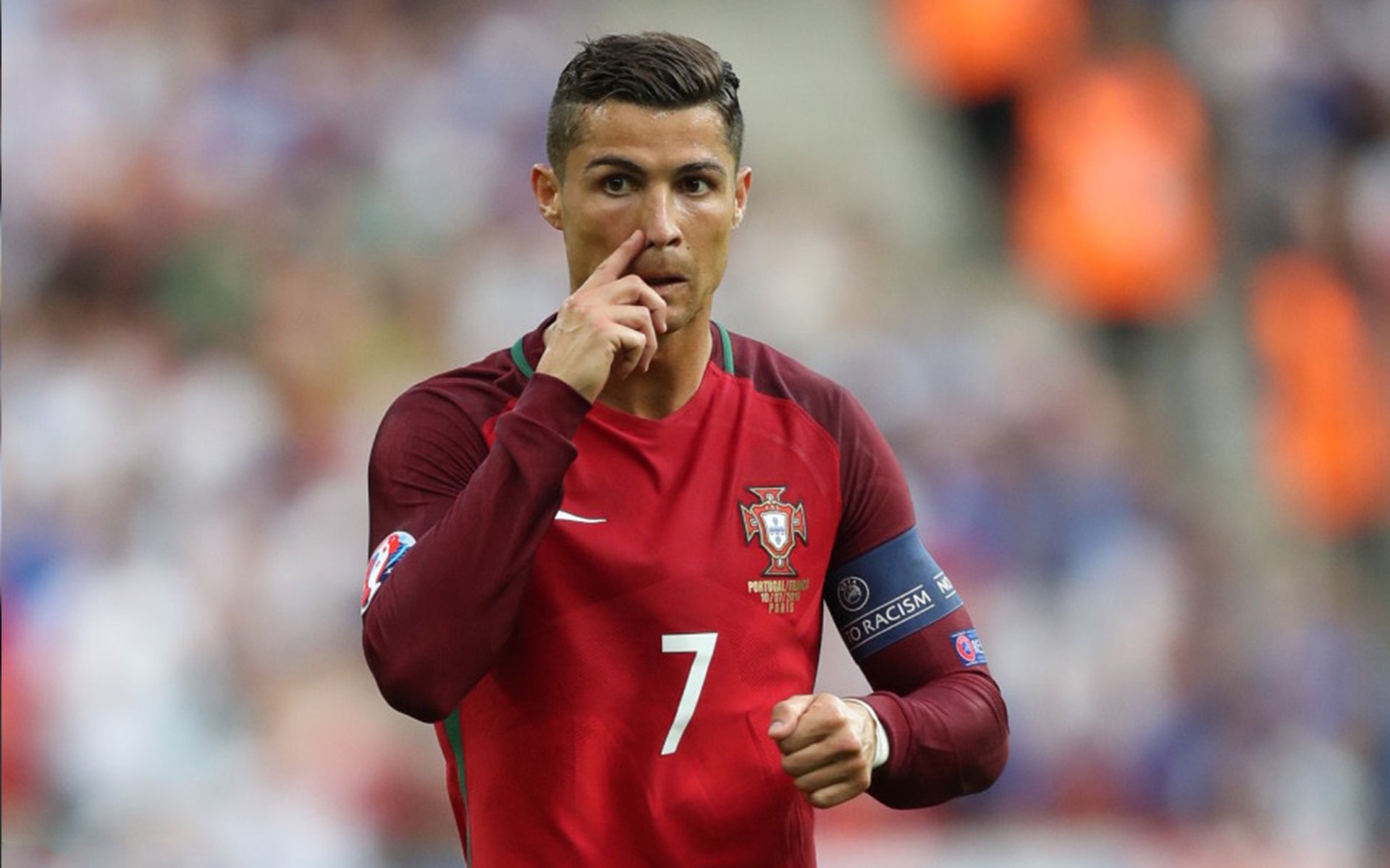 足球赛场焦点！德国队对阵比利时队，压哨绝杀，引爆全场观众欢呼